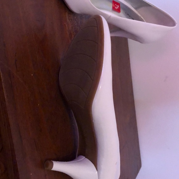 Shoe - Picture 2 of 3